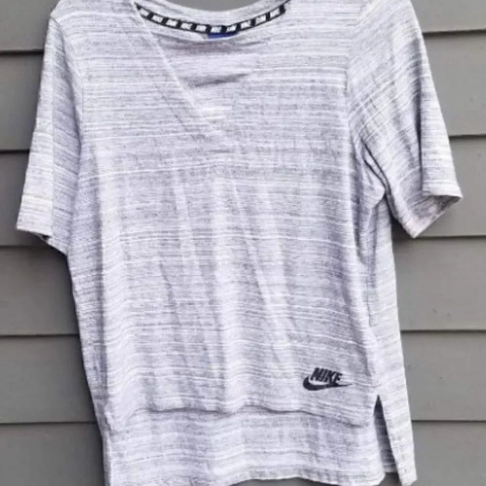 NIKE Gray Heathered Split High Low Hem Top size Small - Picture 5 of 5
